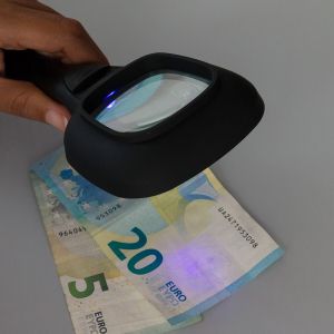 Lupă cu Lumină LED Ultravioletă Magiolet InnovaGoods